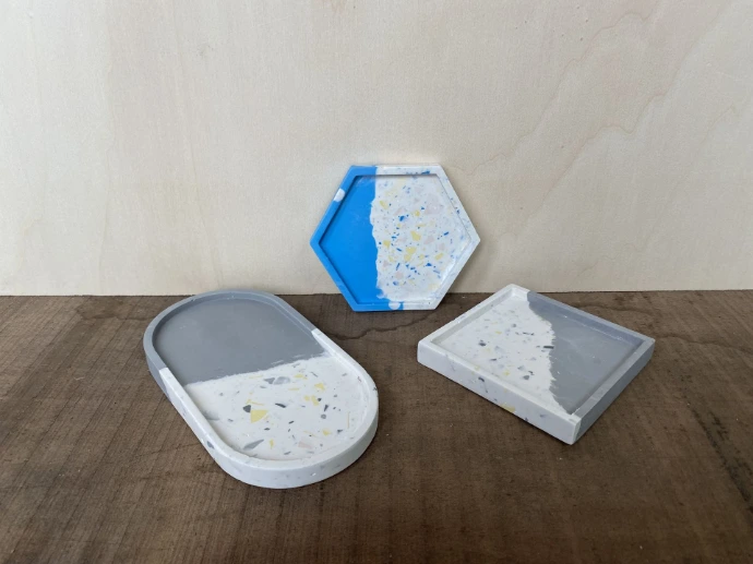 Drie schaaltjes in terrazzo